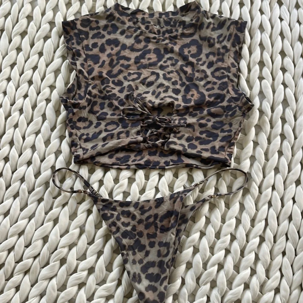 Frankie’s Bikinis set - Picture 1 of 6